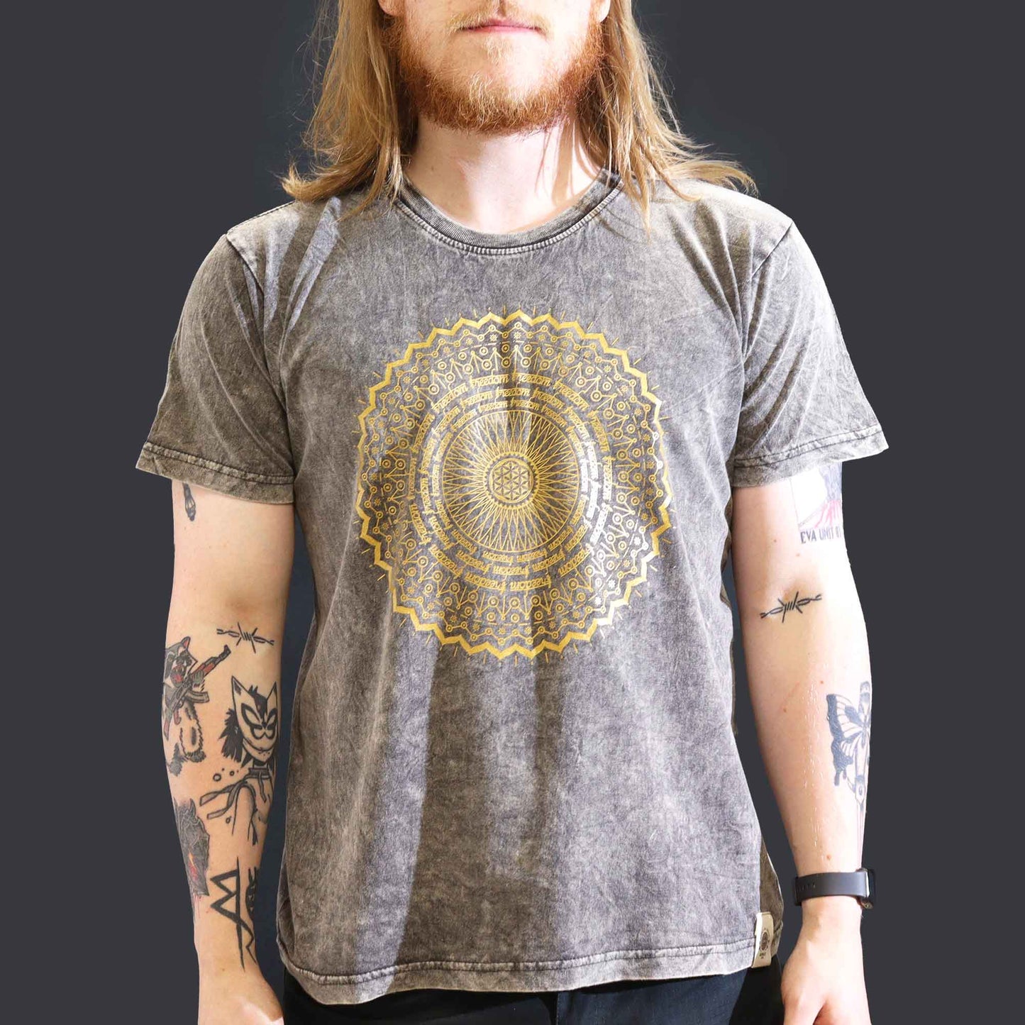 Mandala T-Shirt aus 100 % Baumwolle mit Stonewashed-Effekt