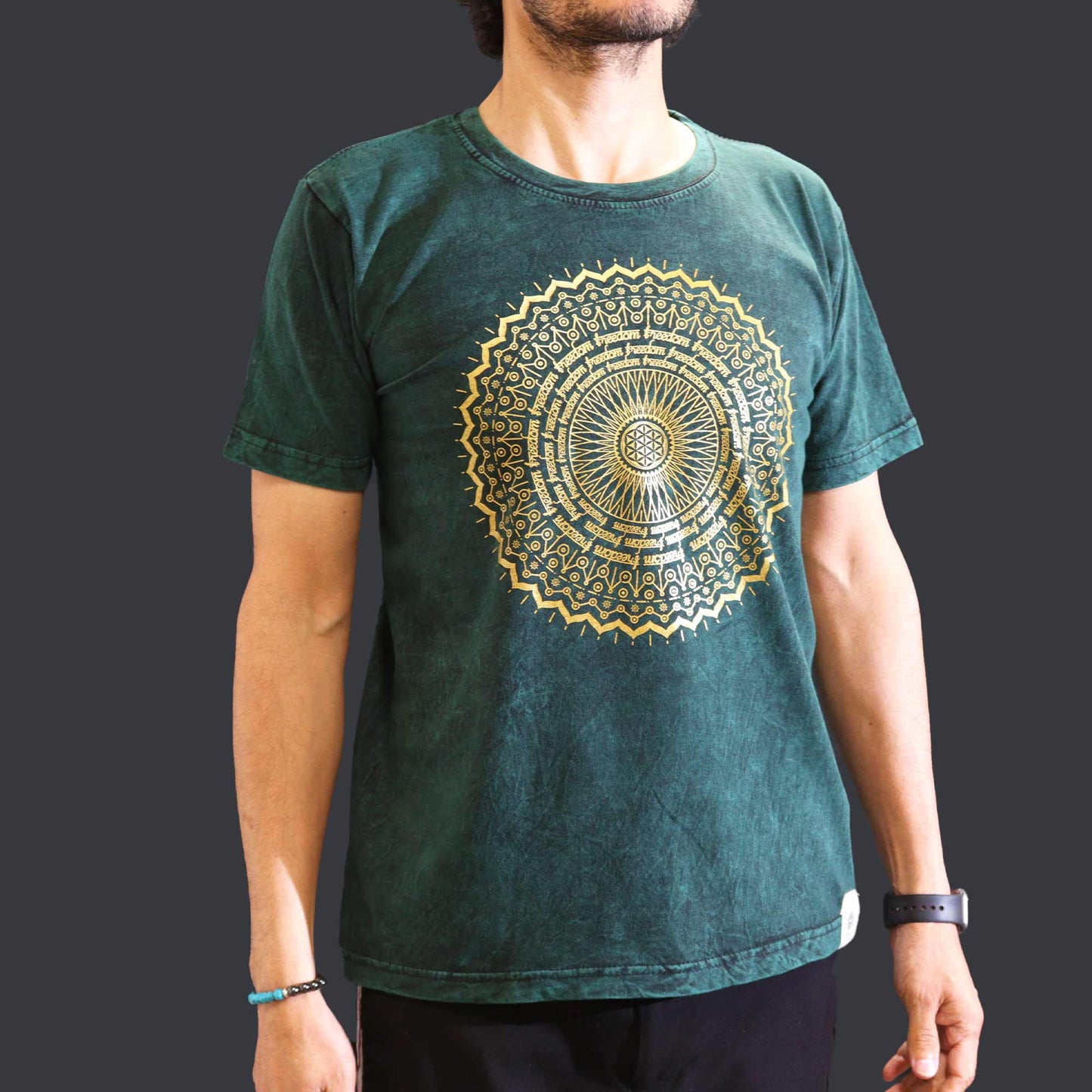Mandala T-Shirt aus 100 % Baumwolle mit Stonewashed-Effekt