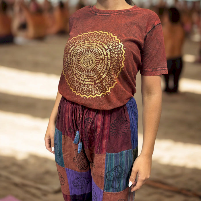 Mandala T-Shirt aus 100 % Baumwolle mit Stonewashed-Effekt