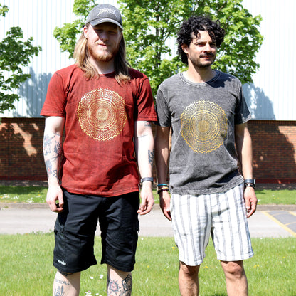 Mandala T-Shirt aus 100 % Baumwolle mit Stonewashed-Effekt