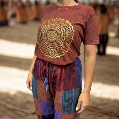 Mandala T-Shirt aus 100 % Baumwolle mit Stonewashed-Effekt